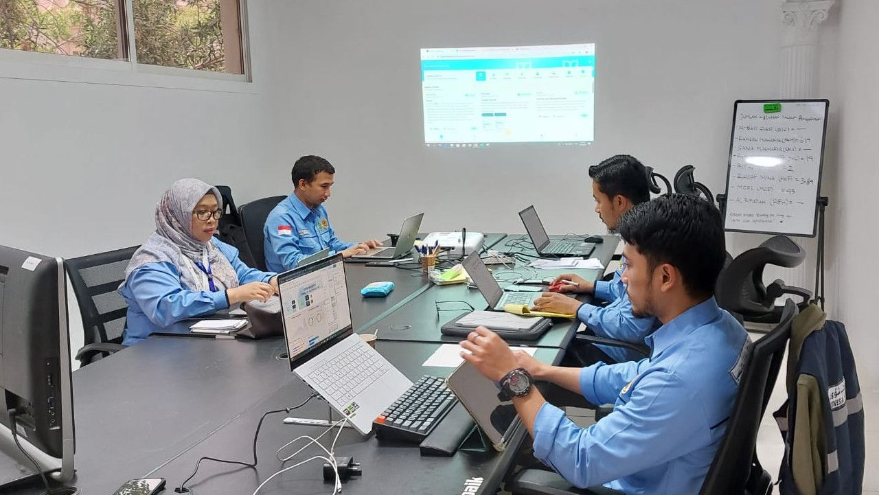 PPIH Respons Ratusan Pertanyaan Warga di Kawal Haji dan WhatsApp Center