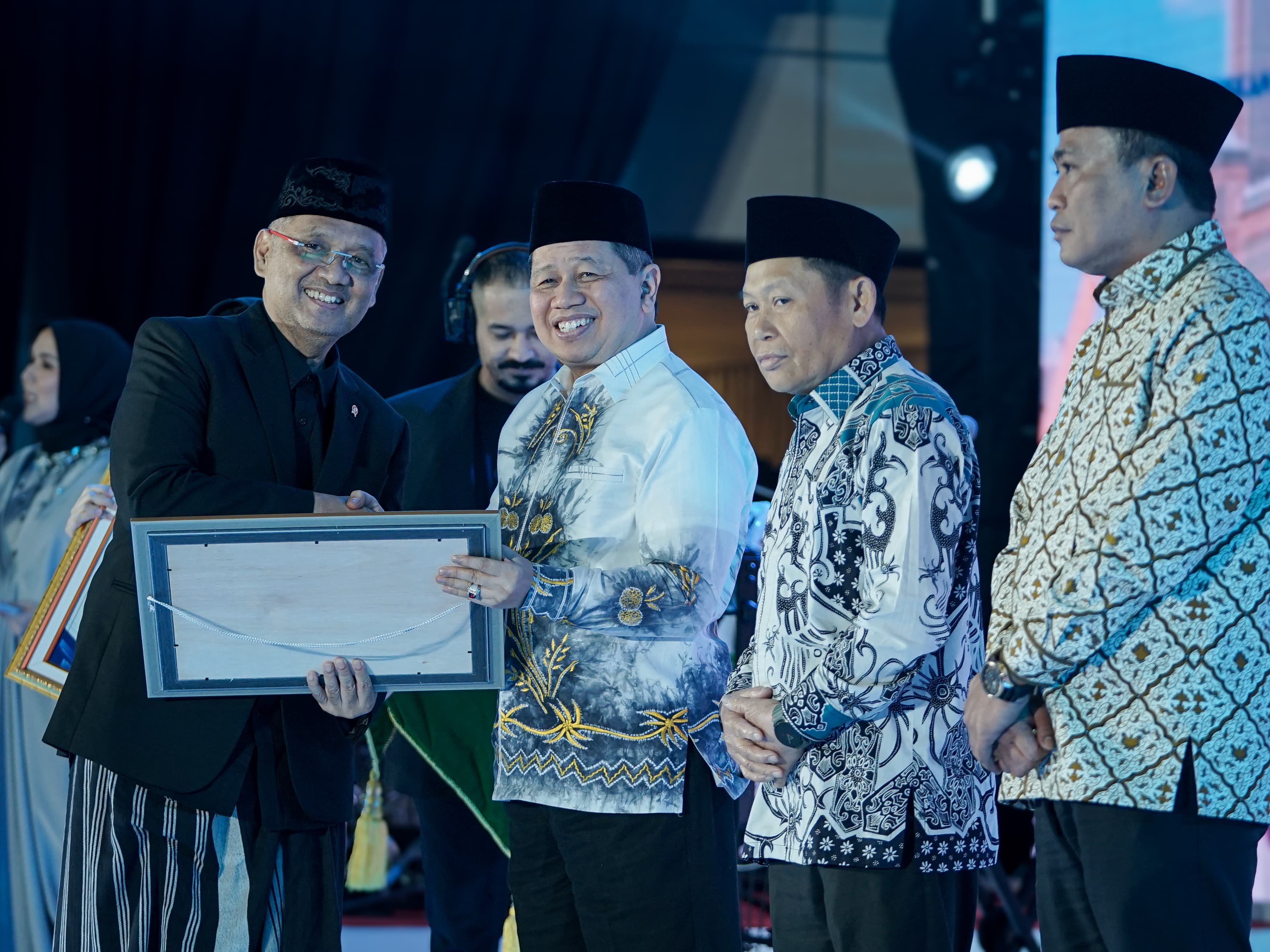 Penyerahan Award.jpeg