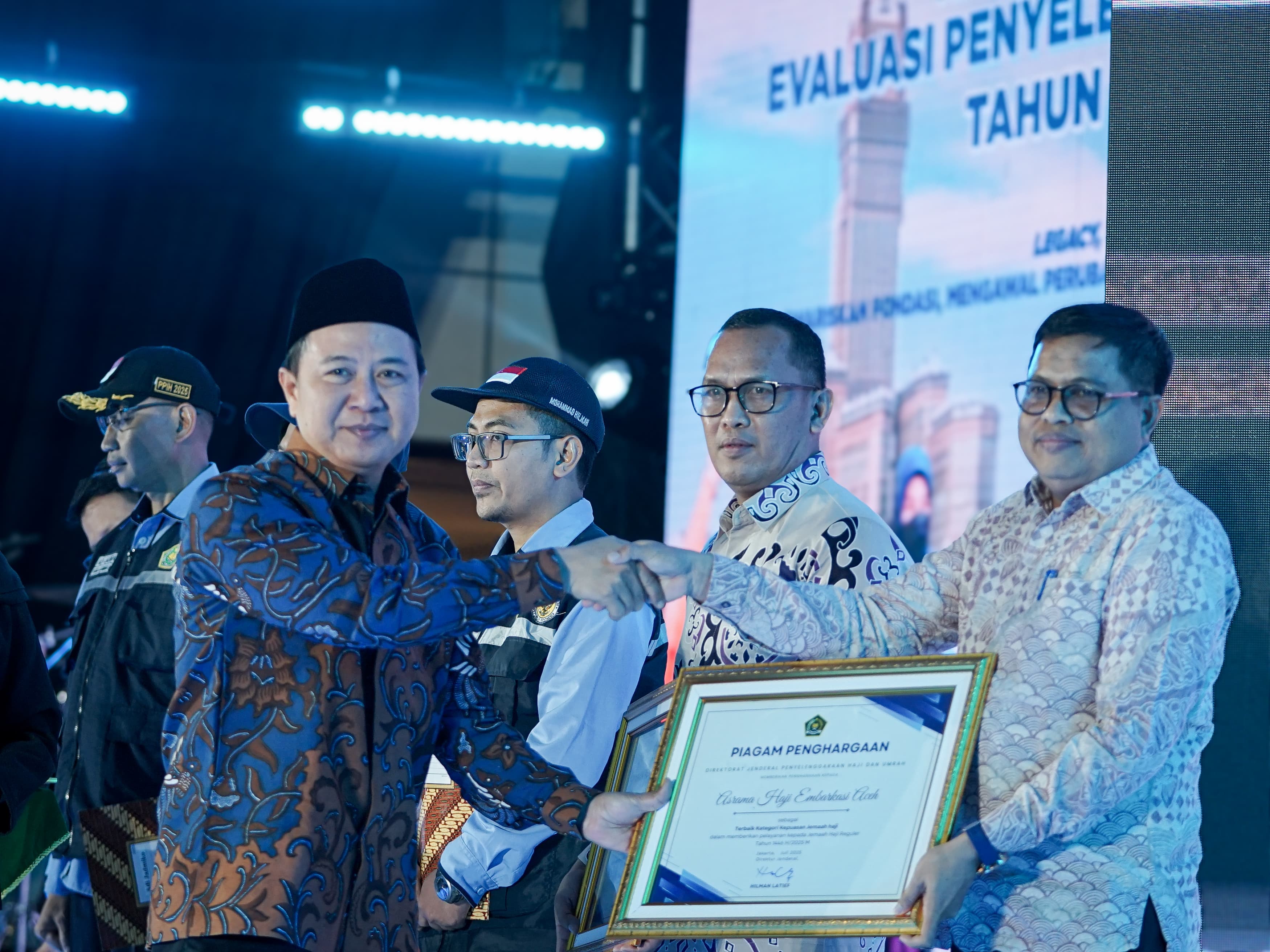 Penyerahan Award 2.jpeg