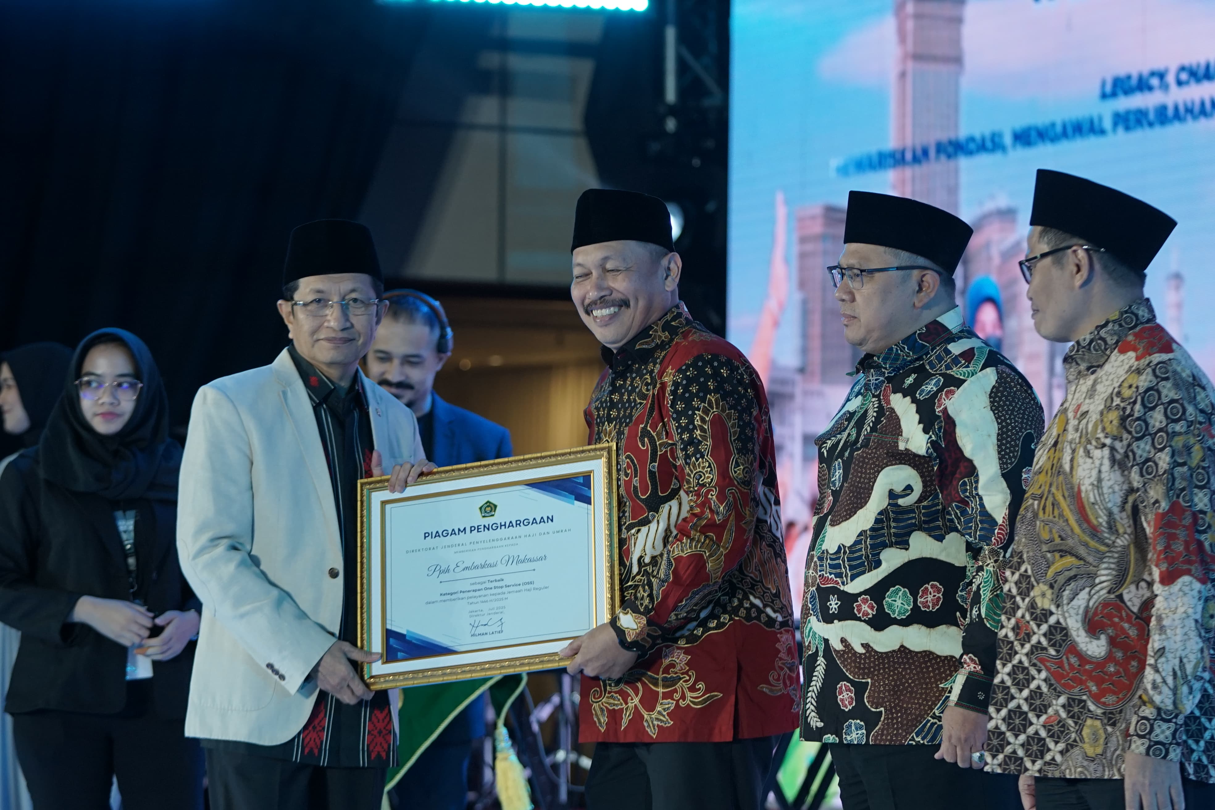 Penyerahan Award 4.jpeg